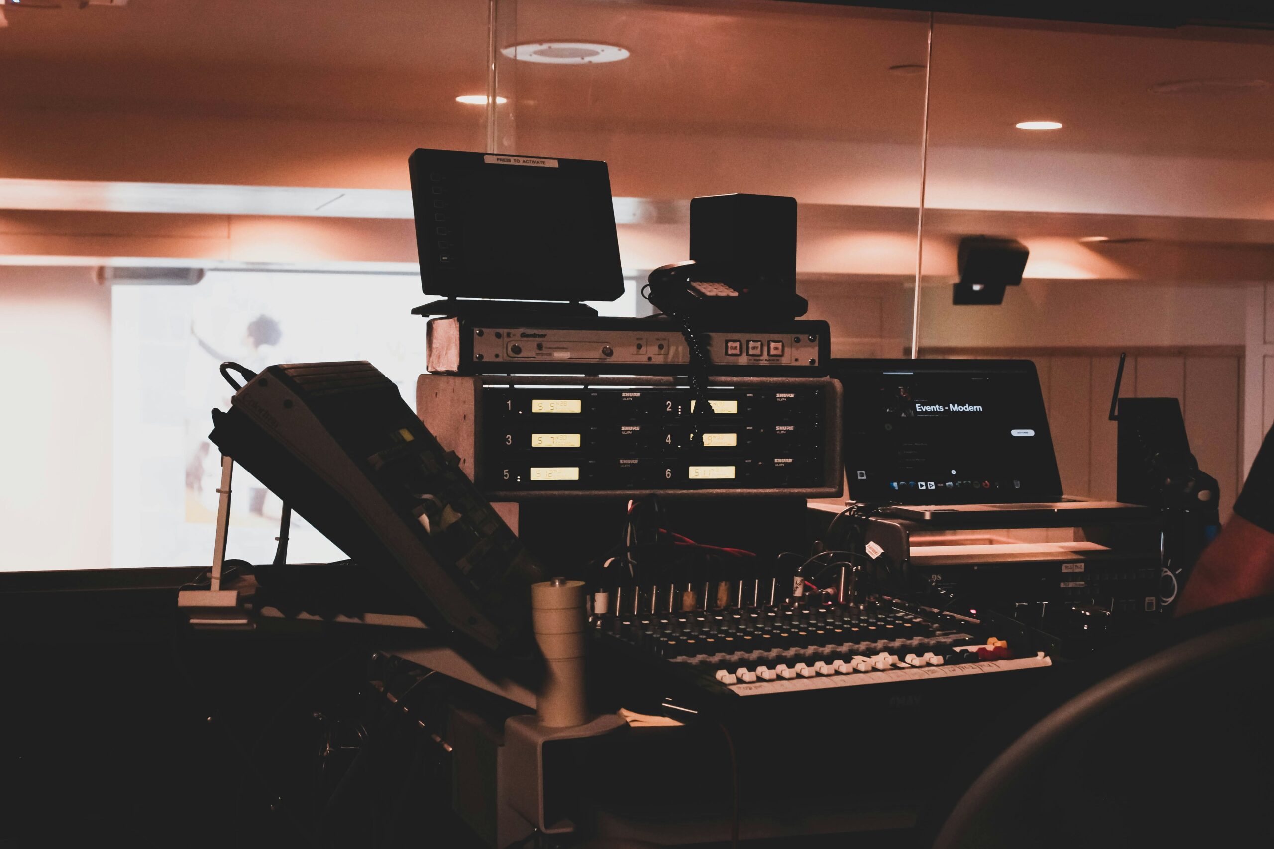 2h-media-J4LkmYXWTQk-unsplash